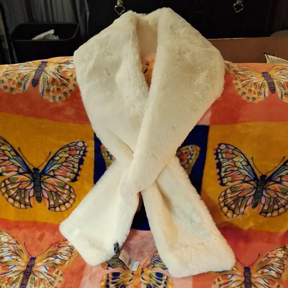 Lane Bryant Faux Fur Pull Through Scarf NWT - Picture 4 of 5